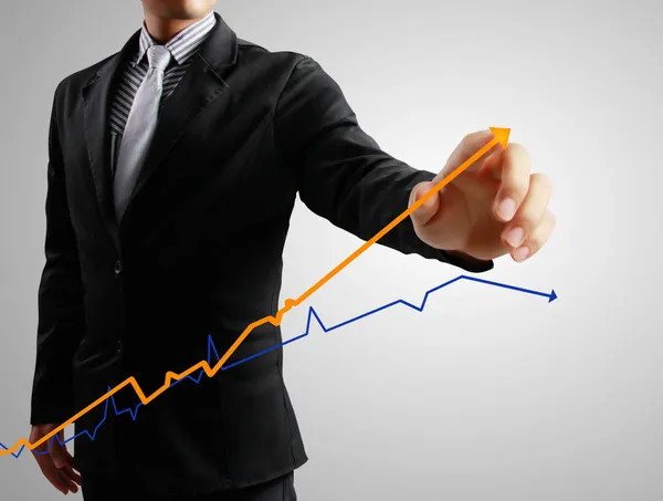 Üzletemberek kézzel írni grafikon — Stock Fotó