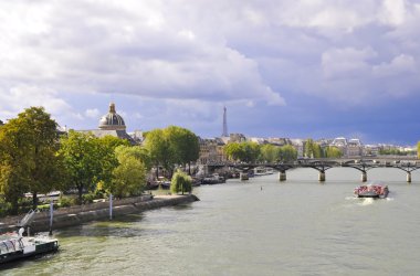 Yaz, paris seine Nehri