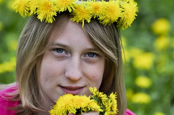 Girl in the field of dandelions — Stock Photo, Image
