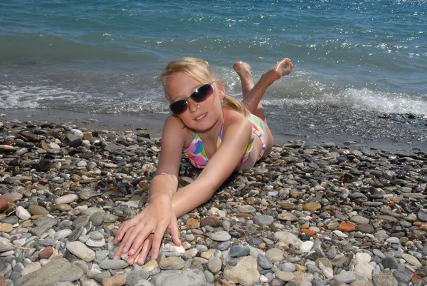 Το κορίτσι σε μια παραλία — Φωτογραφία Αρχείου