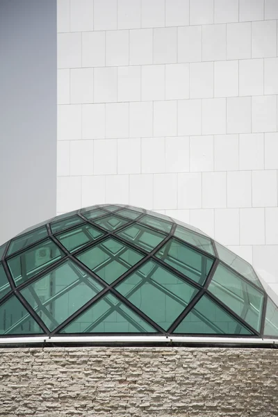 Détail architectural géométrique, dôme en verre — Photo