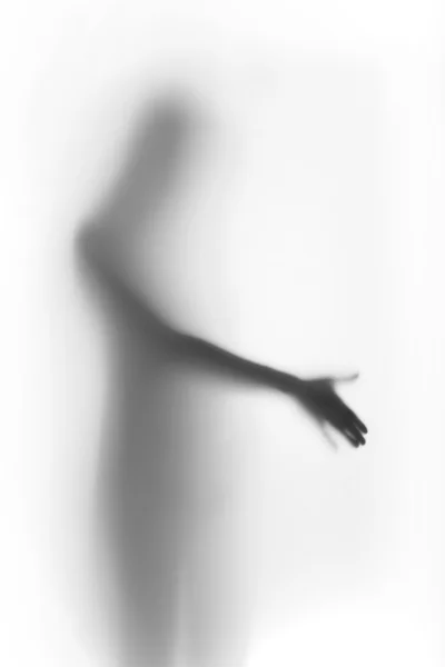 Безличная женская фигура протяни руку. — стоковое фото