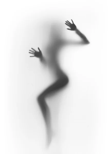 Ansiktslösa kroppen stå fram bakom en gardin, händer, siluett — Stockfoto