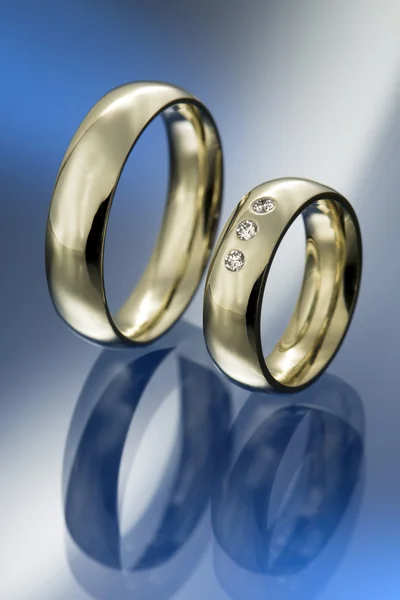 Jednoduché snubní prsteny s diamanty — Stock fotografie