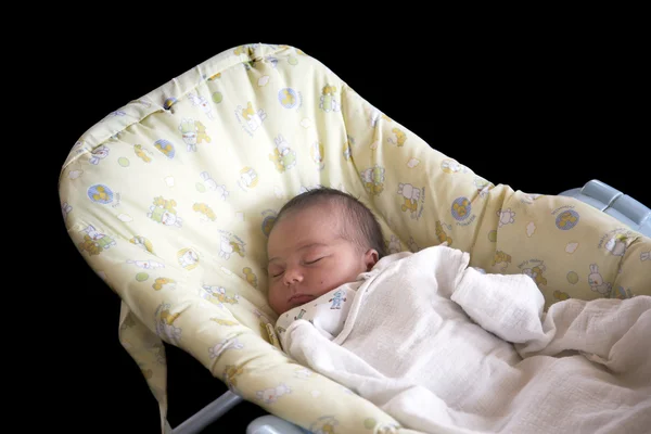 Только что родившийся ребенок спит — стоковое фото
