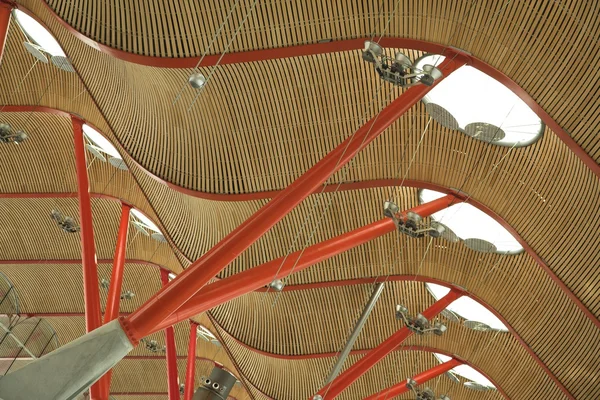 Pasillo techo en Madrid aeropuerto —  Fotos de Stock