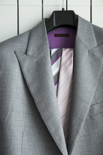 Jaqueta masculina com gravatas no pescoço — Fotografia de Stock