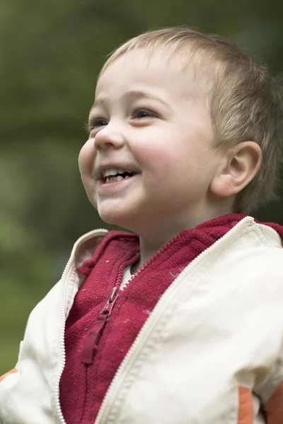 Aranyos baba fiú nevetve — Stock Fotó