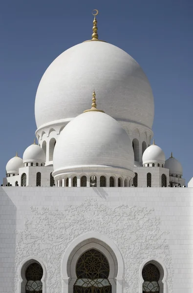 Großes Moos, weiße arabische Kirche, abu-dhabi — Stockfoto