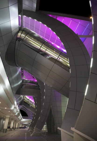 Dubais flygplats terminal nattetid — Stockfoto