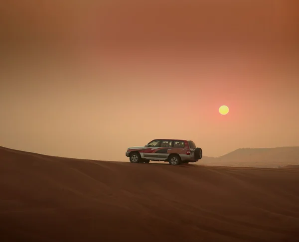 砂漠のSUV — ストック写真