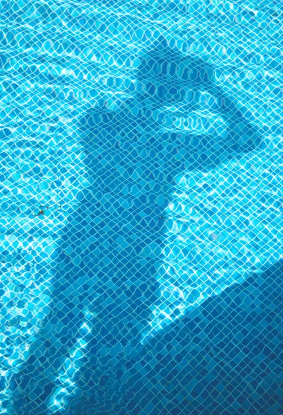 Sombra de fotógrafo em uma piscina — Fotografia de Stock