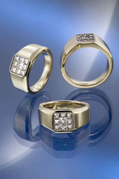 Yellow gold signet rings set with diamonds — Stock Photo, Image