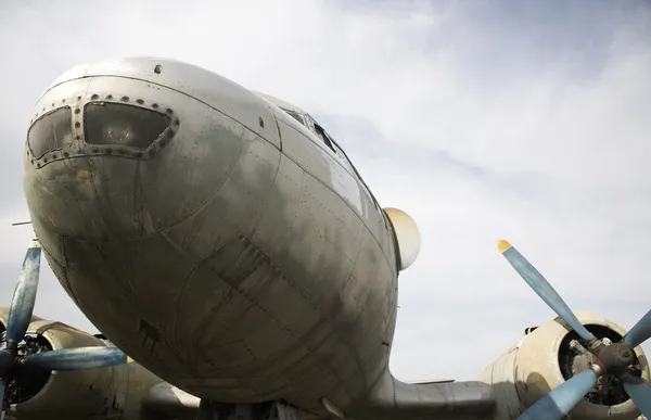 ビューの下の古い飛行機 — ストック写真
