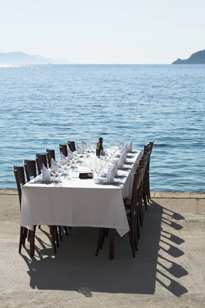 Served table on the pier — Stock Photo, Image