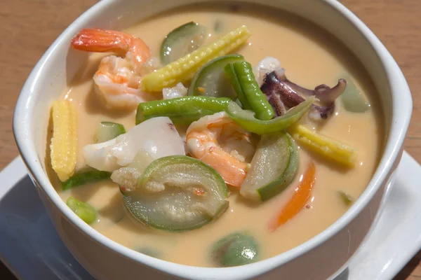 Thailändische Suppe mit Meeresfrüchten — Stockfoto