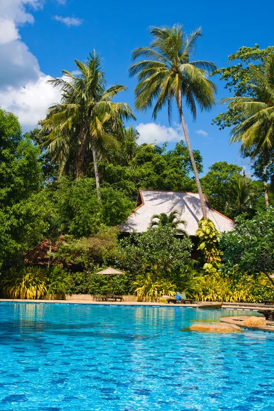 Bela piscina na Tailândia — Fotografia de Stock