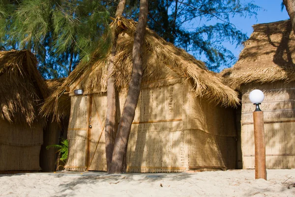 Casa tropical na praia — Fotografia de Stock