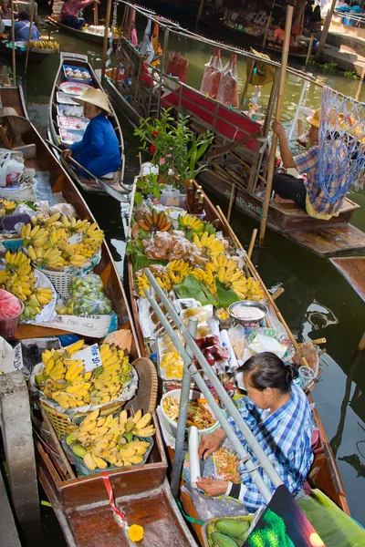 Mercado flotante de Damnoen Saduak —  Fotos de Stock