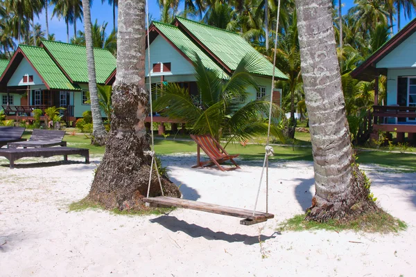 Casa tropicale sulla spiaggia — Foto Stock