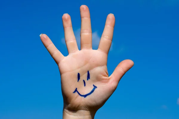 Menschliche Handfläche mit Lächeln — Stockfoto