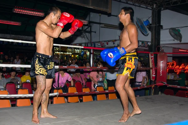 Unbekannte Spieler im Thaikampf: muay thai — Stockfoto