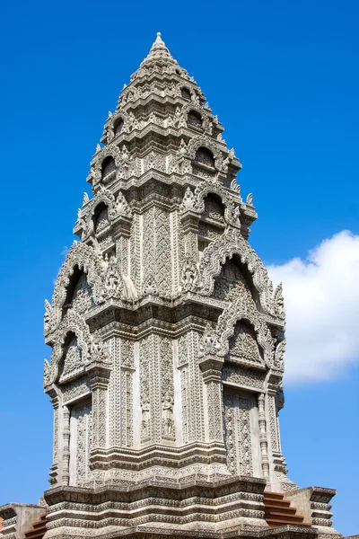 Boeddhistische tempel in phnom penh — Stockfoto