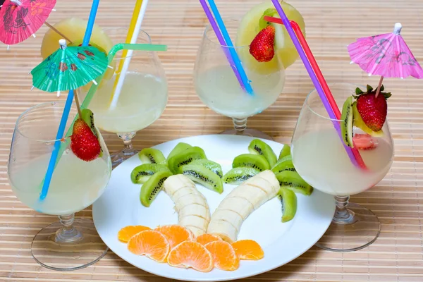 Fruit salad with cocktail — Stock Photo, Image
