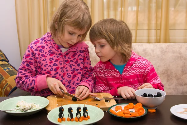 Children make canapes in the form of a penguin — Stock Photo, Image