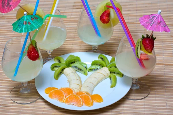 Fruit salad with cocktail — Stock Photo, Image