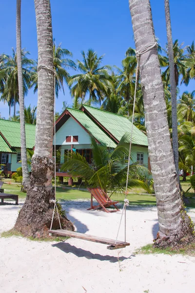 Casa tropical en la playa —  Fotos de Stock