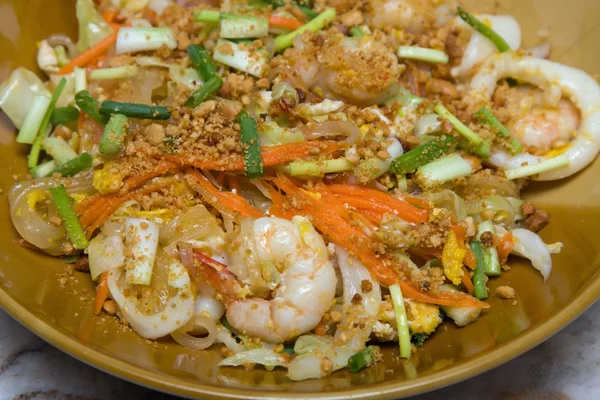 Almofada tailandesa com frutos do mar — Fotografia de Stock