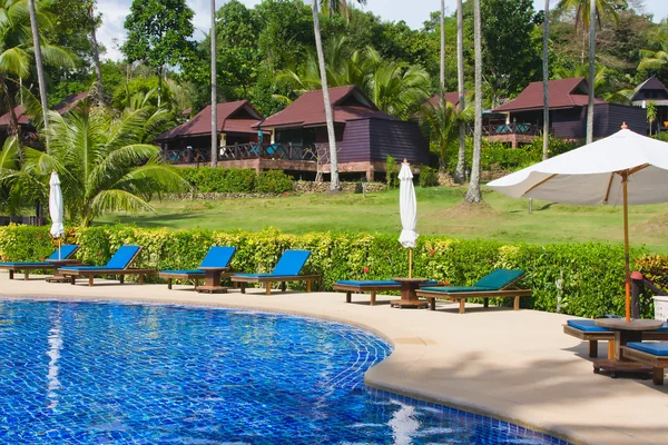 Beautiful swimming pool in Thailand — Stock Photo, Image