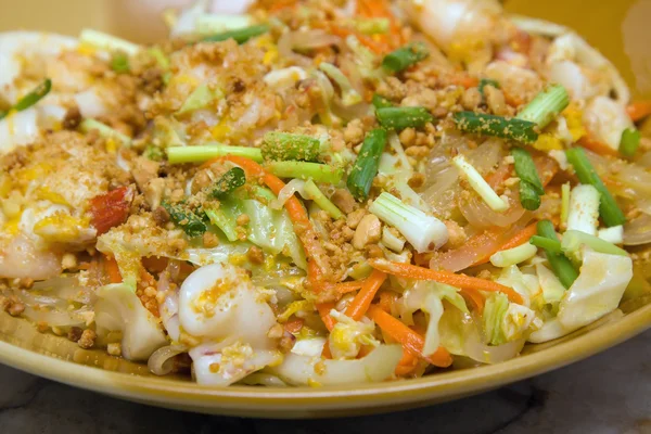Almofada tailandesa com frutos do mar — Fotografia de Stock