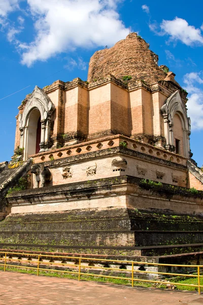 Wat Chedi Luang in Chiang Mai Thailand. — Stock Photo, Image