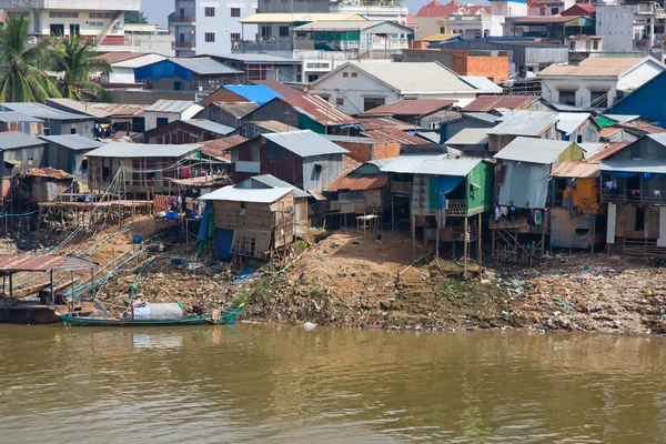 Pauvre quartier au Cambodge à Phnom Penh. — Photo