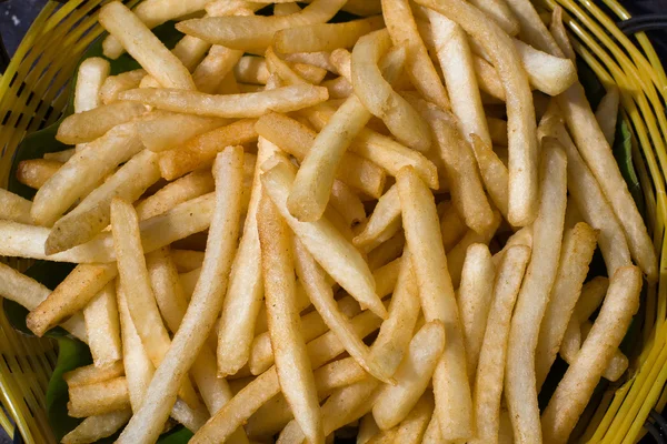 Batatas fritas em um prato — Fotografia de Stock
