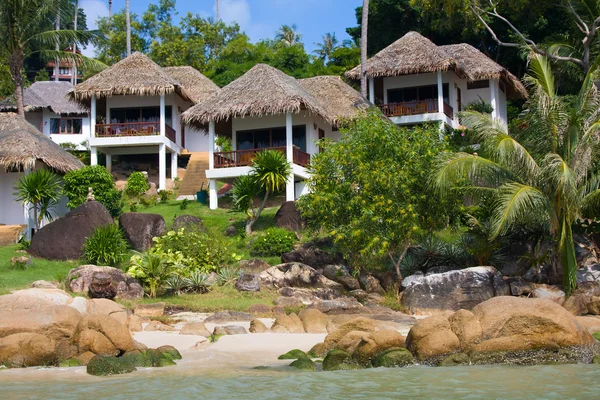 Trópusi ház a strandon — Stock Fotó