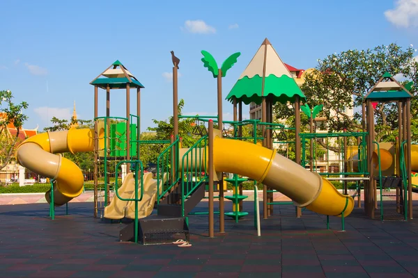 Colorido parque infantil — Foto de Stock