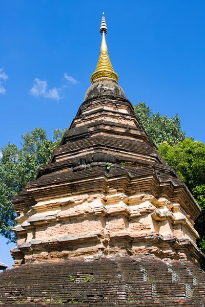 Boeddhistische stoepa in thailand. — Stockfoto