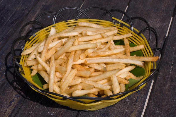 Batatas fritas em um prato — Fotografia de Stock