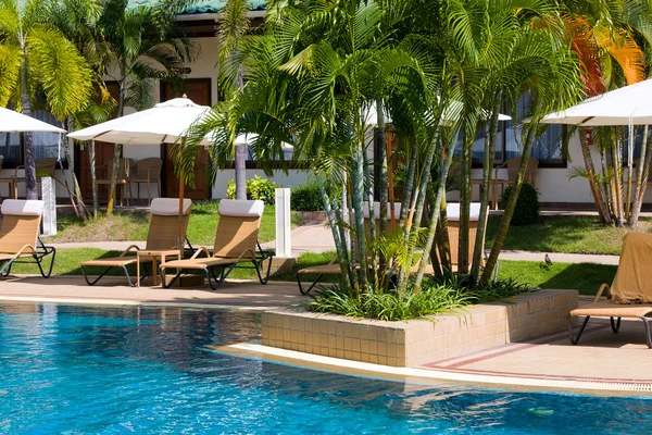 Swimming pool in spa resort . — Stock Photo, Image