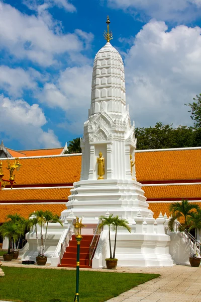 White pagoda in thai temple — Stock Photo, Image