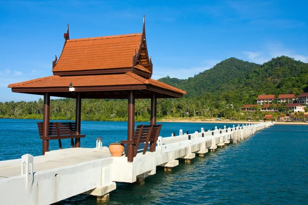 Thai-style gazebo on the pier — Stock Photo, Image