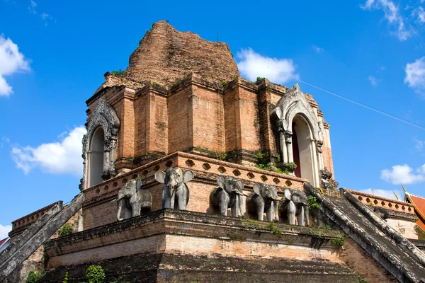 Viran pagoda içinde wat jedi laung, Tayland — Stok fotoğraf