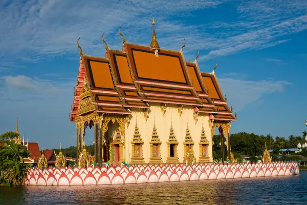 Buddhistickými chrám na ostrově koh samui, Thajsko — Stock fotografie