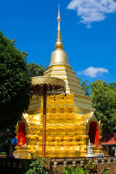Boeddhistische stoepa in thailand. — Stockfoto