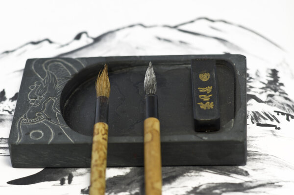 Две китайские кисти
