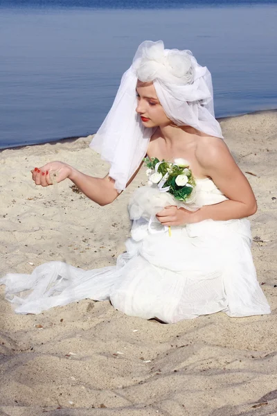 Beach bride — Stok fotoğraf