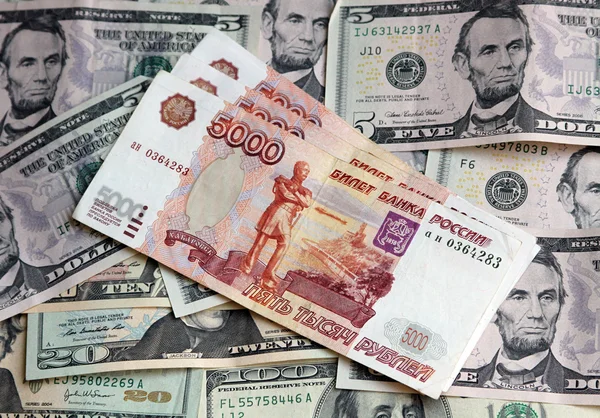 Foto de duas moedas - Dólar americano e rublo — Fotografia de Stock
